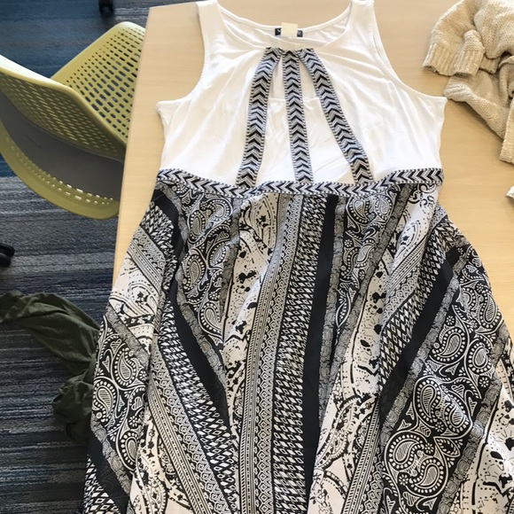 Black and White Dress - Picture 1 of 2